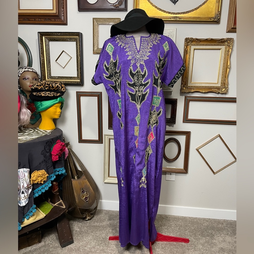 Vintage 80s Embroidered Kaftan